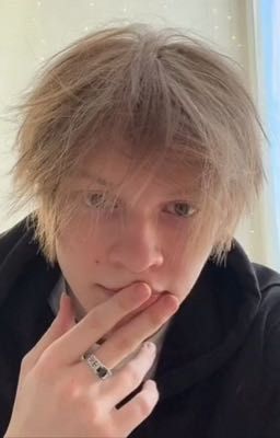 Зелёноглазый парень с лагеря