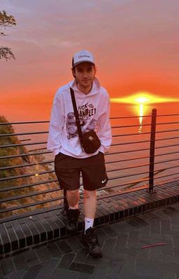 Красавчик из 2 комнаты... // кореш