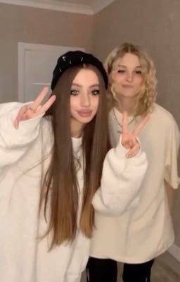 Больше чем подруги?