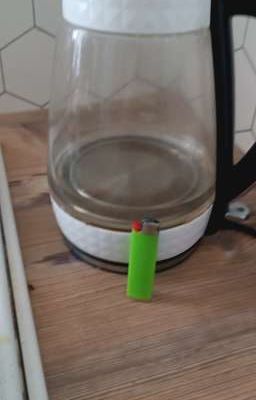 Любовь чайника и зажигалки...