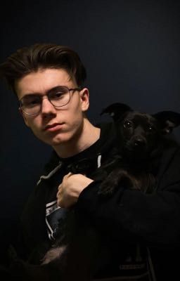 Этот незнакомец ... До жути красивый!💞