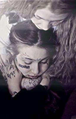 Поцелуи на пустых остановках.