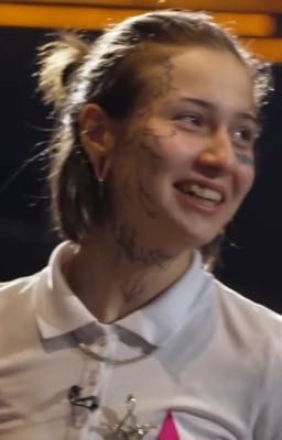 У тебя красивая улыбка)