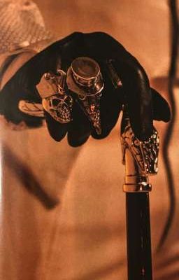 Трость с черепом.