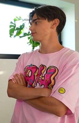 Мой телохранитель мой враг.)