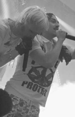 Сквозь винтажные двери моего подъезда