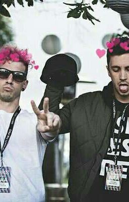 Девочка из баскетбольной команды.