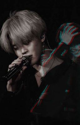 Коротышка в группе.