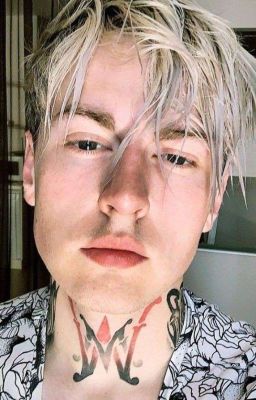 влюбилась в врага...💔