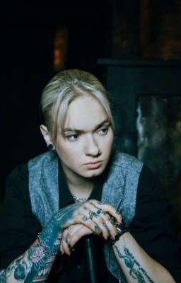 "Маленькая девочка со взглядом Волчицы".