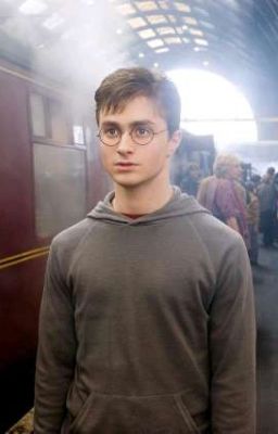 Хогвартс. Книги. Ну и конечно Поттер.