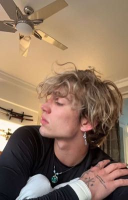 У меня есть девушка.