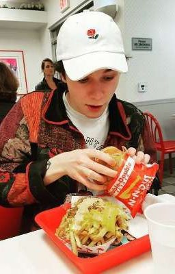 он мечтал о её улыбке