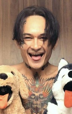 Он влюбился в её глаза. Жизнь после тура